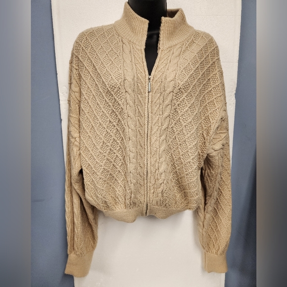 Fashion Nova Knit Crop Zip up Sweater Pre-Loved size Small - Picture 3 of 10